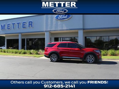 Used 2025 Ford Explorer Platinum w/ Ultimate Package RWD image 1