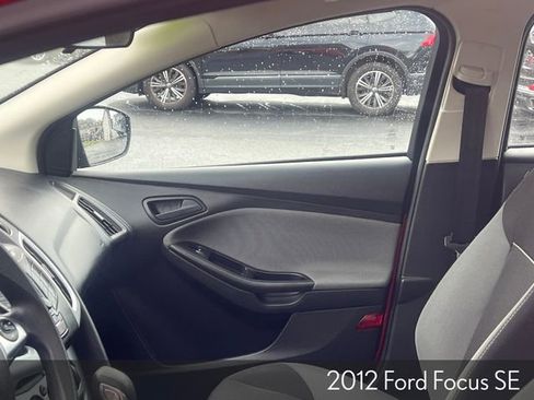 Used 2012 Ford Focus SE w/ SE Winter Pkg image 22