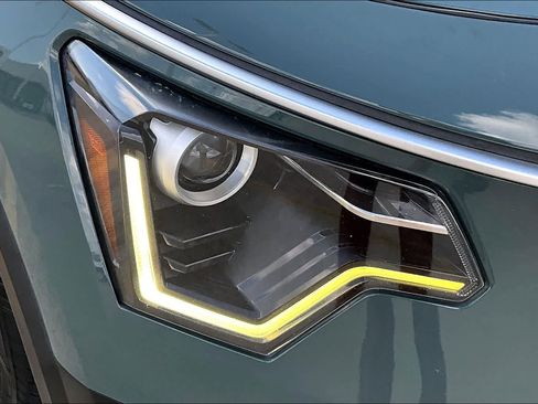 Used 2023 Kia Niro EX FWD image 47
