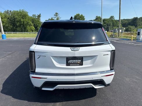 Used 2026 Cadillac Vistiq Platinum w/ LPO, Floor Liner Package AWD/4WD image 9