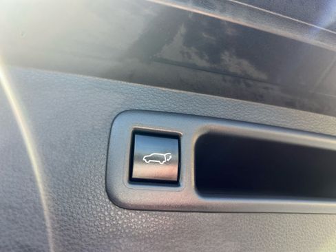 Used 2023 Toyota Highlander XLE FWD image 10