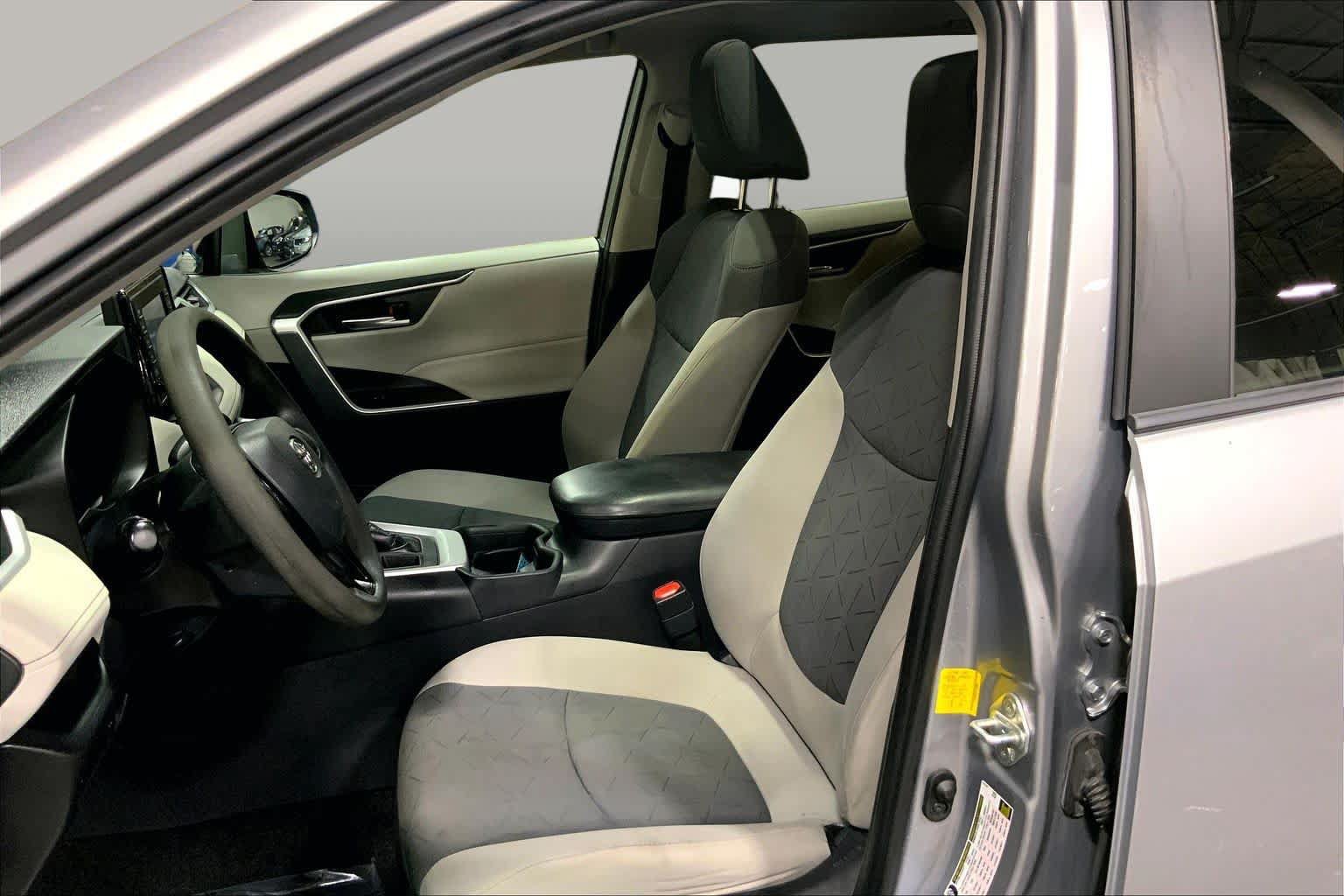 Used 2020 Toyota RAV4 XLE w/ Convenience Package AWD/4WD image 8
