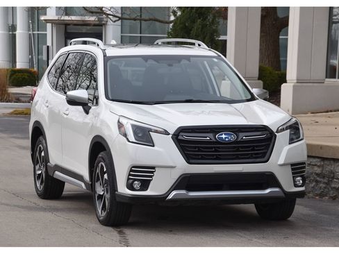 Used 2023 Subaru Forester Touring image 2