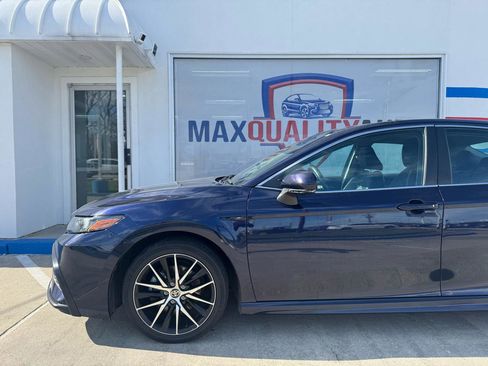 Used 2022 Toyota Camry SE image 19