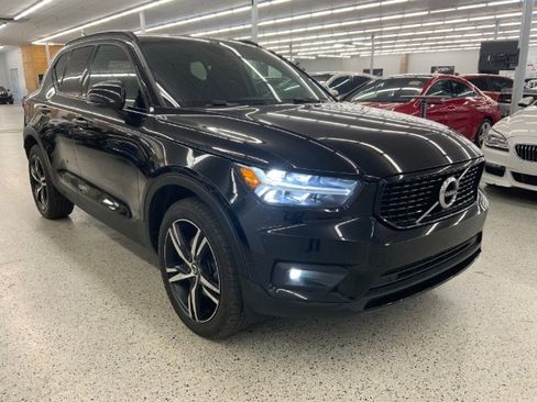 Used 2020 Volvo XC40 T5 R-Design image 3