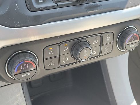 Used 2018 GMC Acadia SLE image 13