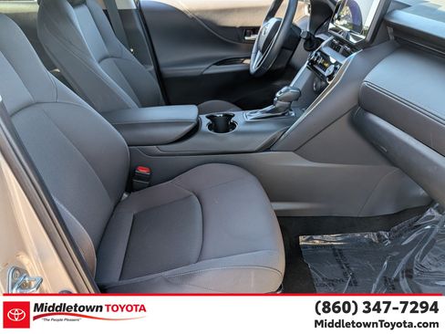 Used 2024 Toyota Venza LE AWD/4WD image 35