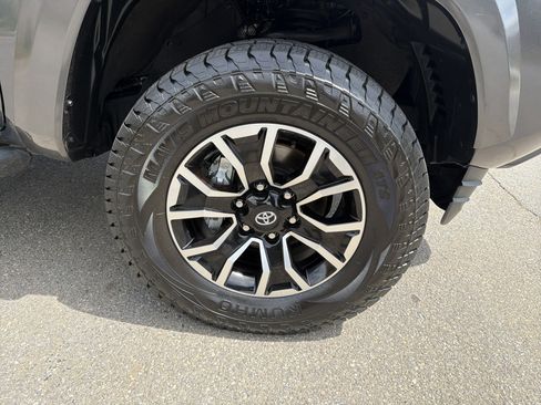 Used 2022 Toyota Tacoma TRD Sport image 12