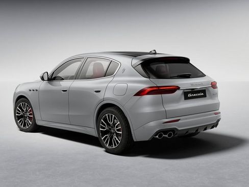 New 2025 Maserati Grecale GT image 3