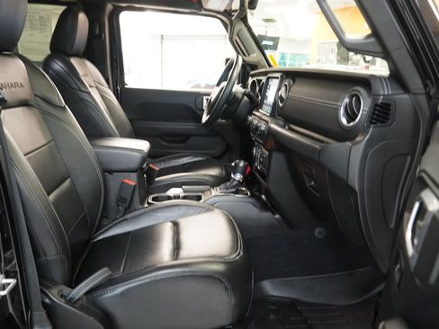 Used 2018 Jeep Wrangler Unlimited Sahara AWD/4WD image 34
