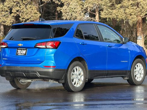 Used 2024 Chevrolet Equinox LS w/ LS Convenience Package image 4