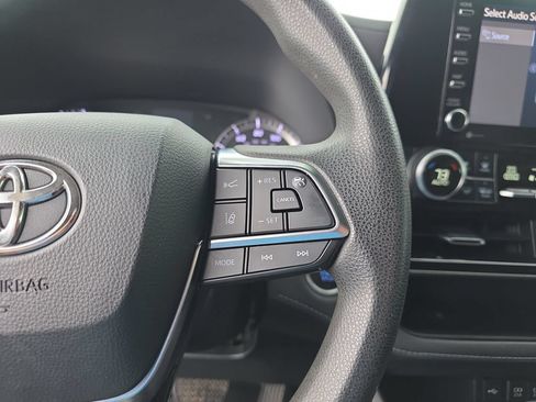 Used 2020 Toyota Highlander L FWD image 21