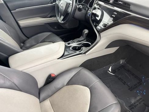 Used 2020 Toyota Camry XLE FWD image 23