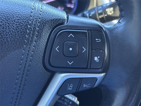 Used 2019 Toyota Highlander XLE image 20