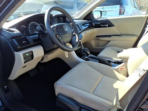 Used 2017 Honda Accord LX image 17