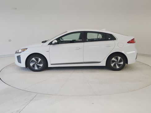 Used 2019 Hyundai Ioniq SEL image 2