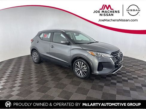 Certified 2023 Nissan Kicks SV image 1