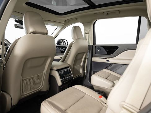 Used 2021 Lincoln Aviator Reserve w/ Class IV Trailer Tow Package image 19