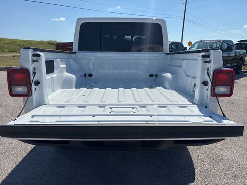 New 2025 Jeep Gladiator Sport image 21