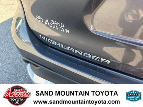 Used 2025 Toyota Highlander XSE AWD/4WD image 10