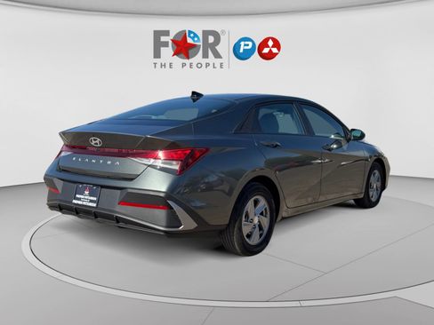 Used 2024 Hyundai Elantra SE FWD image 5