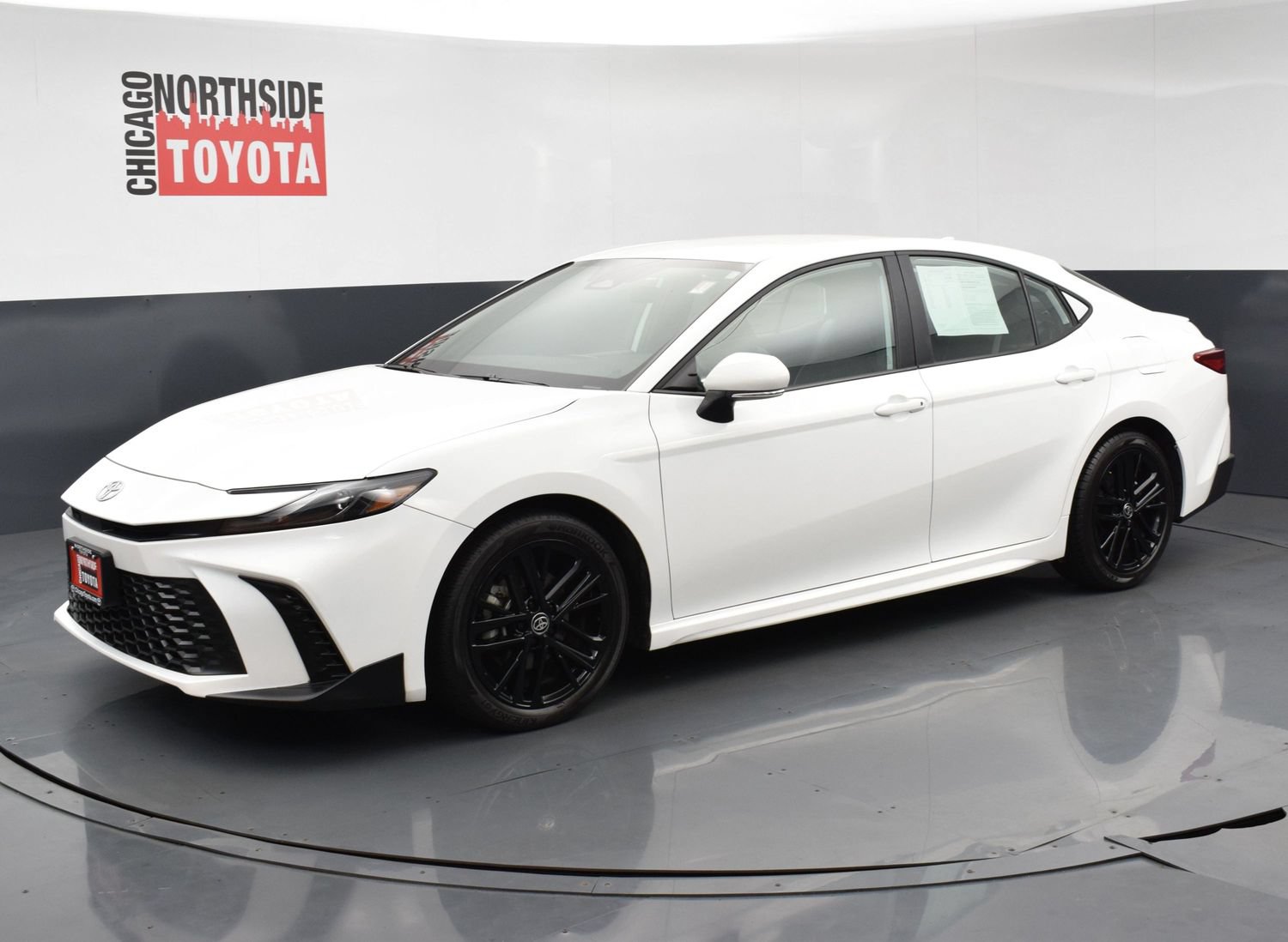 Used 2025 Toyota Camry SE FWD image 8