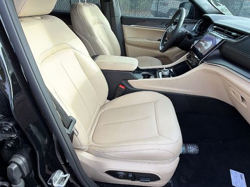 Used 2025 Jeep Grand Cherokee L Limited AWD/4WD image 19