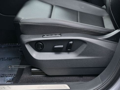 Used 2023 Volkswagen Atlas Cross Sport SEL R-Line image 11