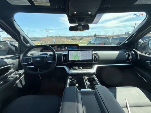 New 2026 Ford Expedition Platinum image 16