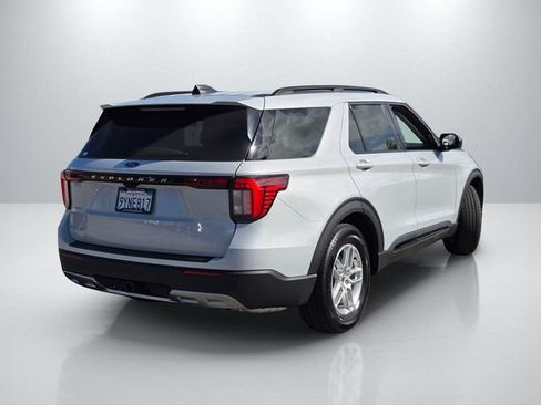 Used 2026 Ford Explorer Active w/ Active Comfort Package RWD image 4