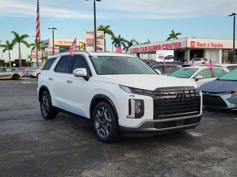 Used 2024 Hyundai Palisade Limited FWD image 2
