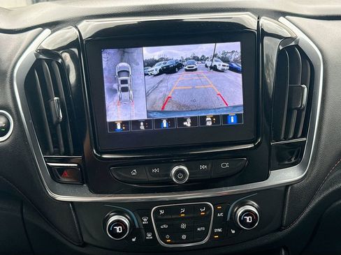 Used 2023 Chevrolet Traverse RS FWD image 14