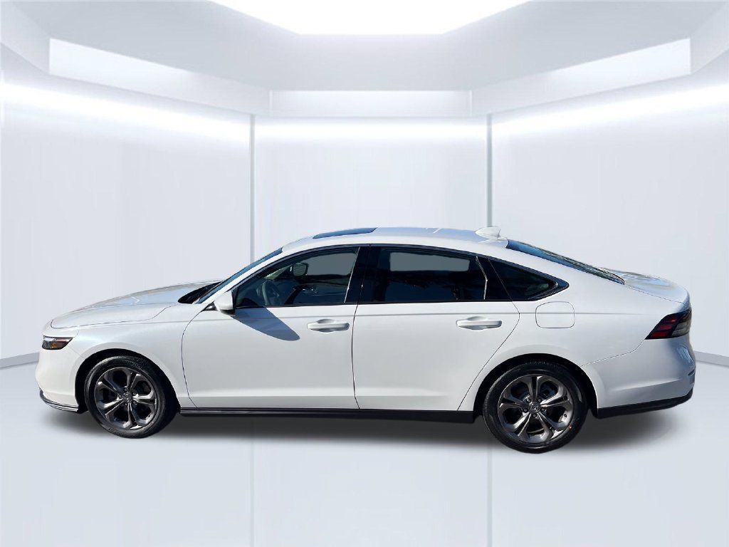 Used 2024 Honda Accord EX image 2