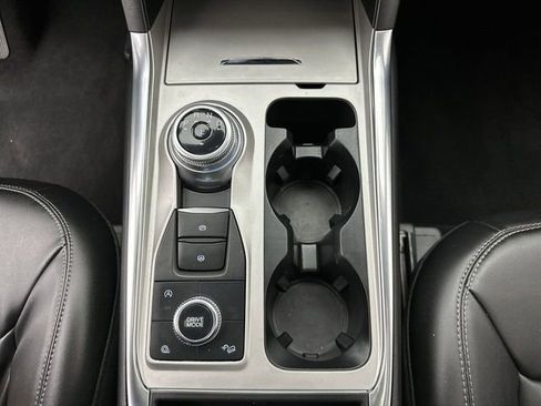 Used 2023 Ford Explorer XLT w/ Equipment Group 202A AWD/4WD image 19
