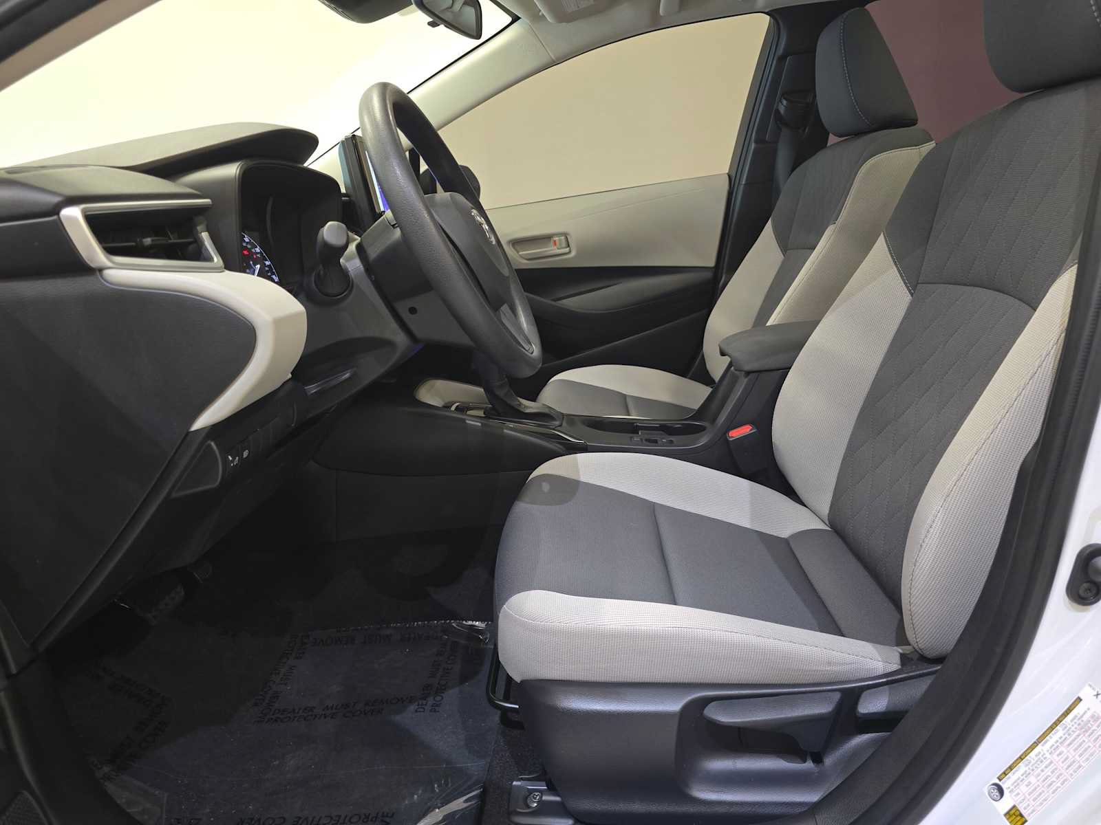 Used 2025 Toyota Corolla LE FWD image 21