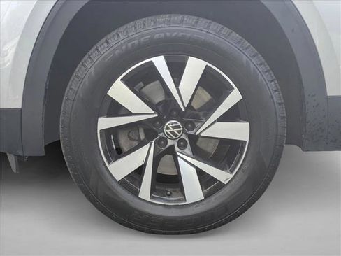 Used 2021 Volkswagen Atlas Cross Sport SE image 22