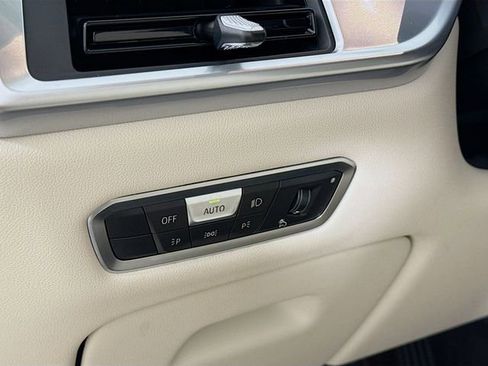 Used 2023 BMW X7 xDrive40i w/ Executive Package image 10