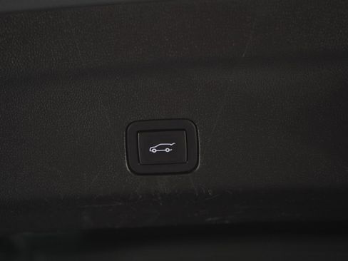Used 2023 GMC Yukon AT4 w/ AT4 Premium Package AWD/4WD image 18