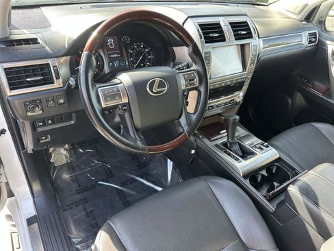 Used 2019 Lexus GX 460 Premium image 2
