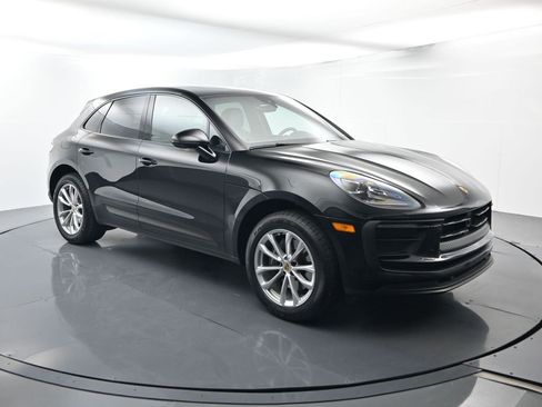 Certified 2025 Porsche Macan image 17