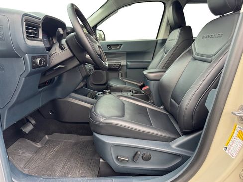 Used 2025 Ford Maverick Lariat w/ Black Appearance Package image 9