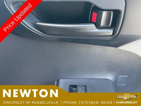 Used 2022 Toyota Highlander LE AWD/4WD image 28