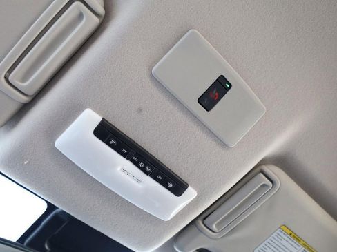 New 2025 Nissan Versa SR w/ Trunk Package image 15