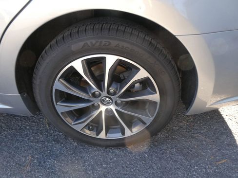 Used 2018 Toyota Avalon XLE image 32