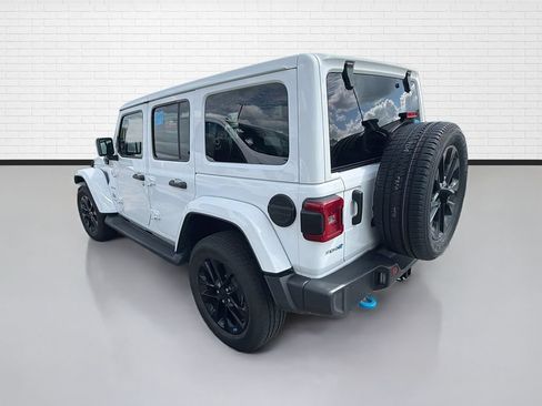 Used 2022 Jeep Wrangler Unlimited Sahara w/ Cold Weather Group AWD/4WD image 6