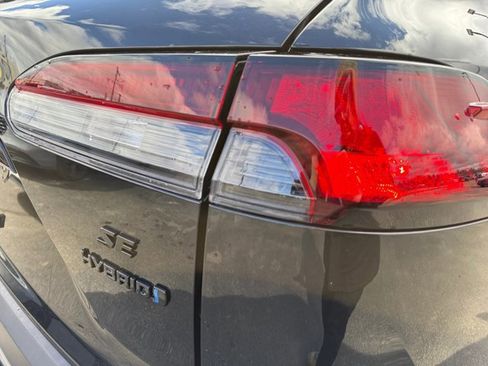 Used 2024 Toyota Corolla Cross AWD Hybrid w/ Moonroof Package image 15