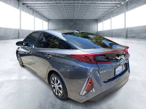 Used 2022 Toyota Prius Prime LE FWD image 2