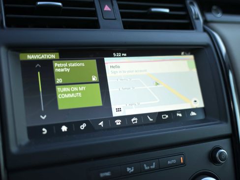 Used 2018 Land Rover Discovery SE image 19