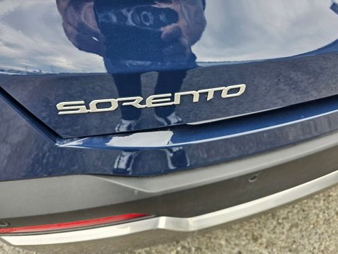 Used 2024 Kia Sorento S image 19