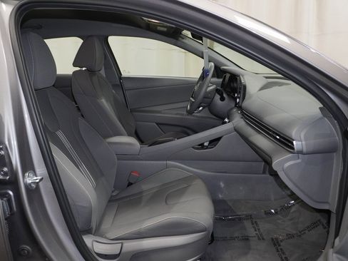 Used 2023 Hyundai Elantra SEL image 12